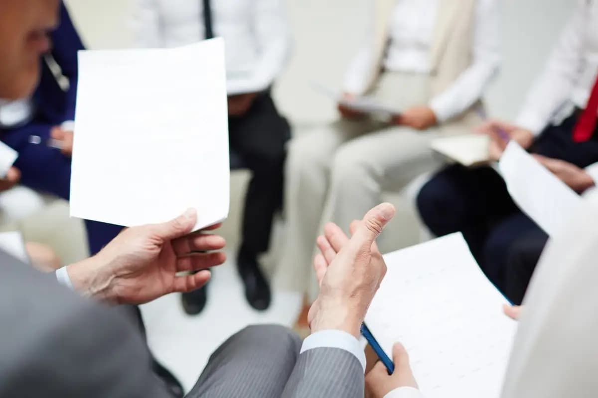 El lenguaje secreto de las manos: Domina la comunicación no verbal para el éxito empresarial