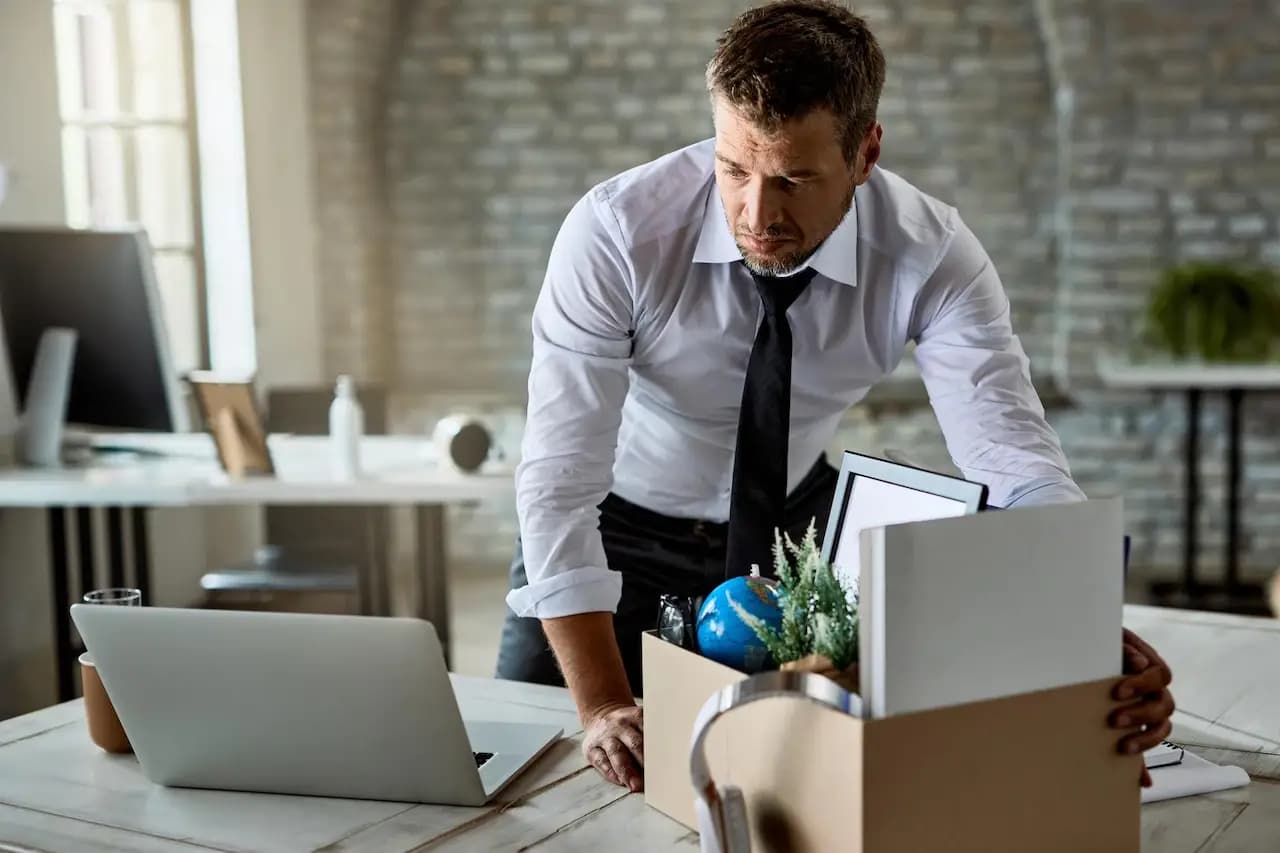 Despidiendo con empatía: Cómo manejar los despidos en un entorno virtual