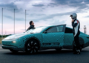 Auto solar bate el récord de autonomía entre el resto de autos eléctricos