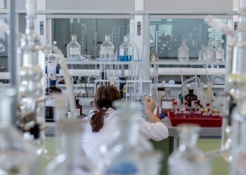 Bolivia: El ministerio de educación hizo entregas de equipos para laboratorios de seis unidades educativas de Luribay