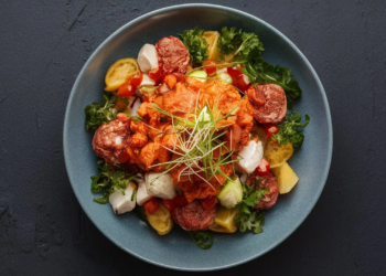 ¿Famoso restaurante traiciona al veganismo? ¡Descubre por qué ahora sirven carne en su menú!