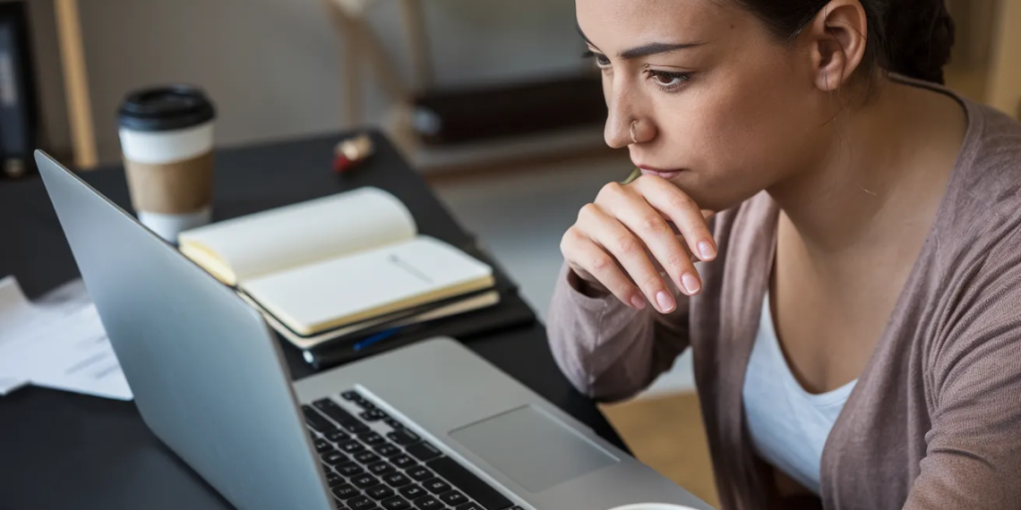 ¿Cómo emprender con inteligencia artificial y generar ingresos adicionales?